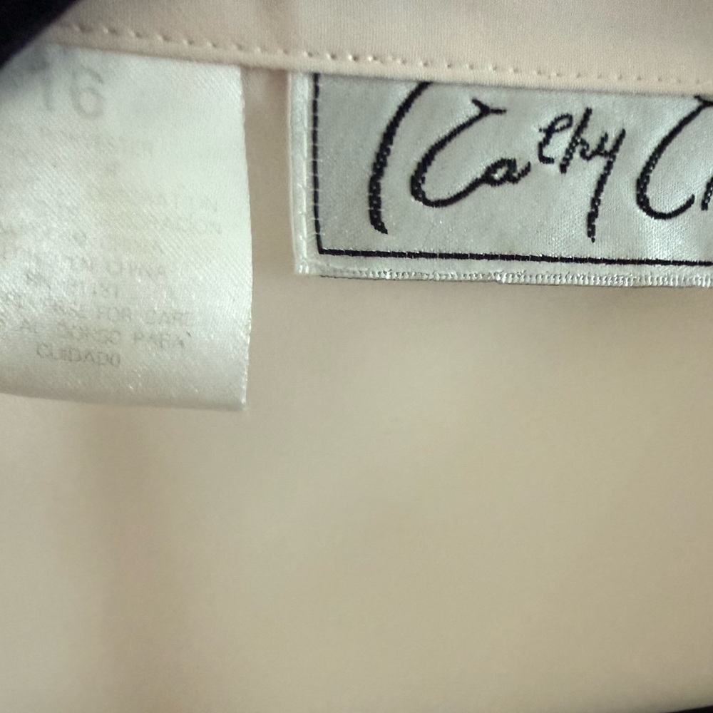 Chic Cream Button-Down Shirt with Navy Trim - Picture 2 of 6